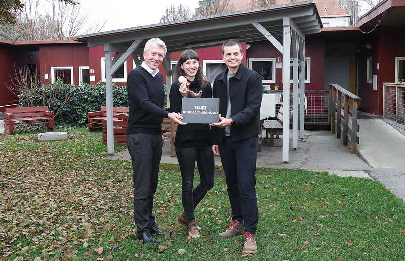 Thomas Ferk (VDir. Caritas Stmk), Gabriella Dokter (Leitung Proj. Armutsprävention), Valentin Neuhauser (CEO Robin Powerhood ) im Grazer Ressidorf