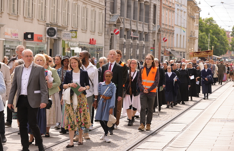 Sonntagsblatt/Gerd Neuhold Fronleichnamsprozession
